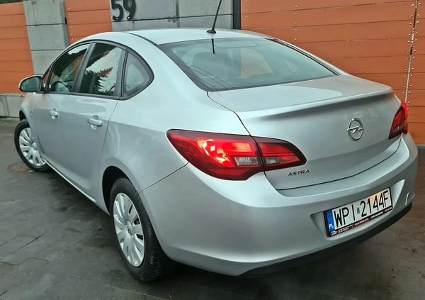 Opel Astra cena 27999 przebieg: 230000, rok produkcji 2016 z Ciechanów małe 191